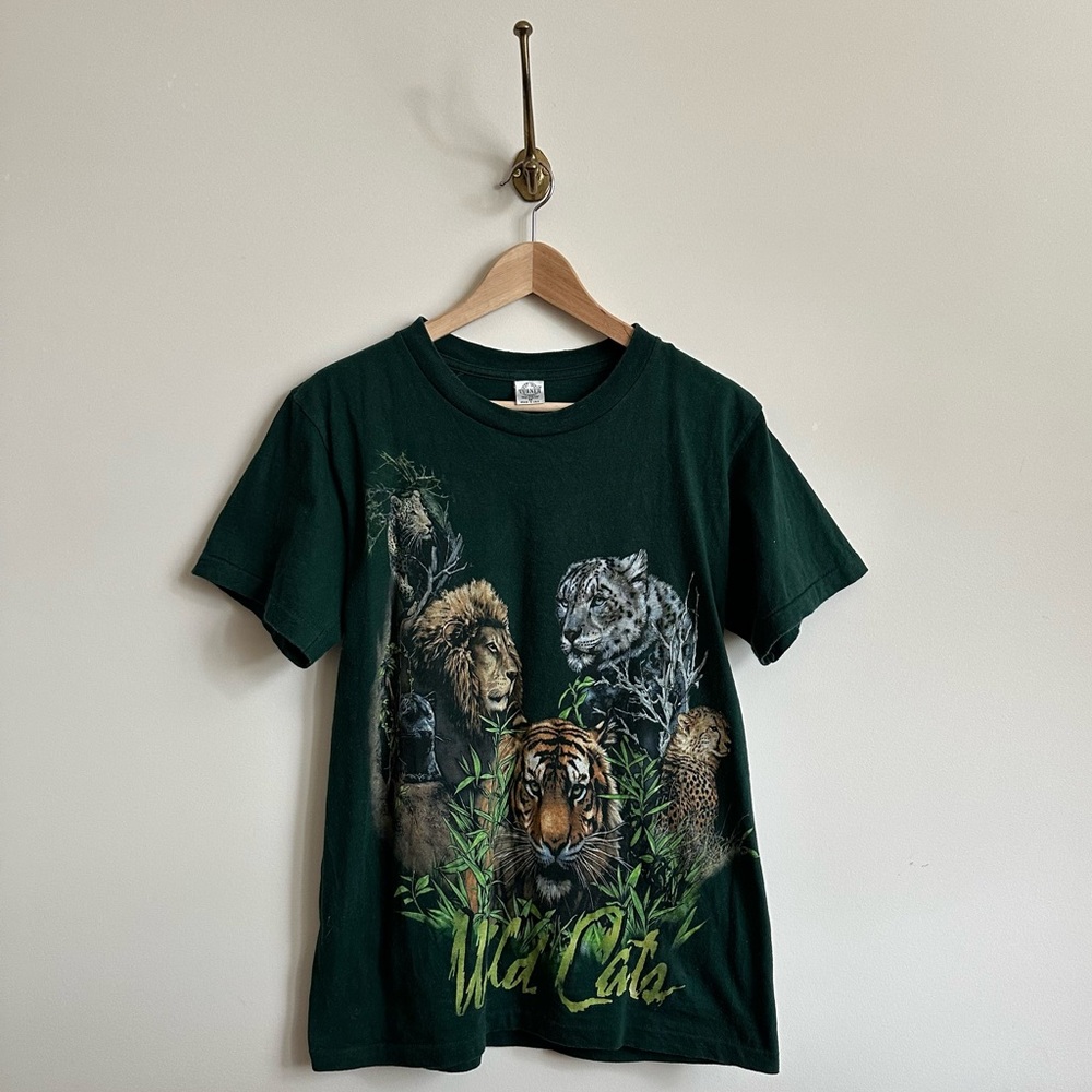 90s Wild Cats graphic tshirt, nature tee- M
